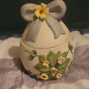 MSR Imports music box, porcelain, Plays Amazing Grace. Vintage & Stunning